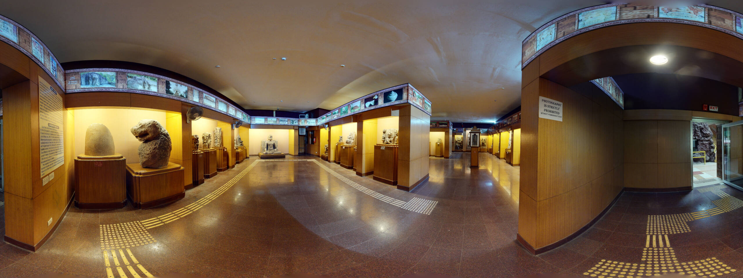 360 degree view of Archaeology gallery of Odisha State Museum